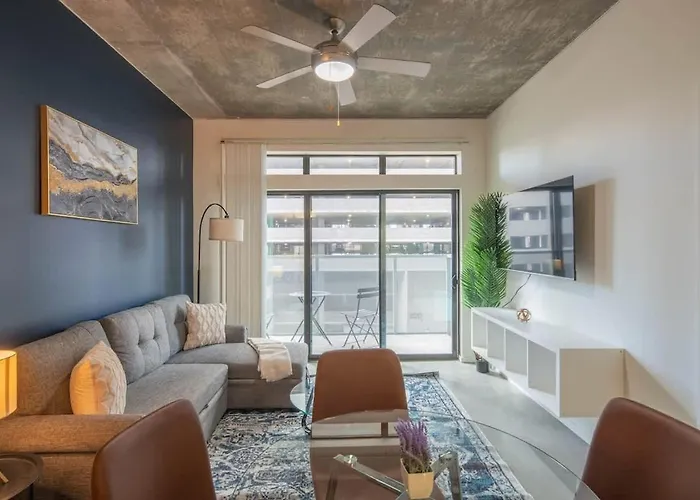 Relaxing 2Bd - Central Downtown - Gym, Pool, Parking