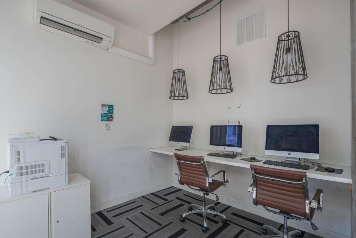 Relaxing 2bd - Downtown - Gym, Pool, Parking Apartment