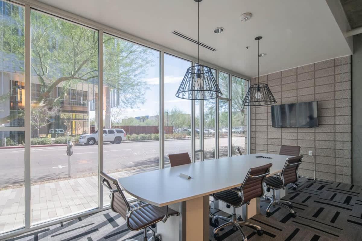 Relaxing 2bd - Downtown - Gym, Pool, Parking * Phoenix