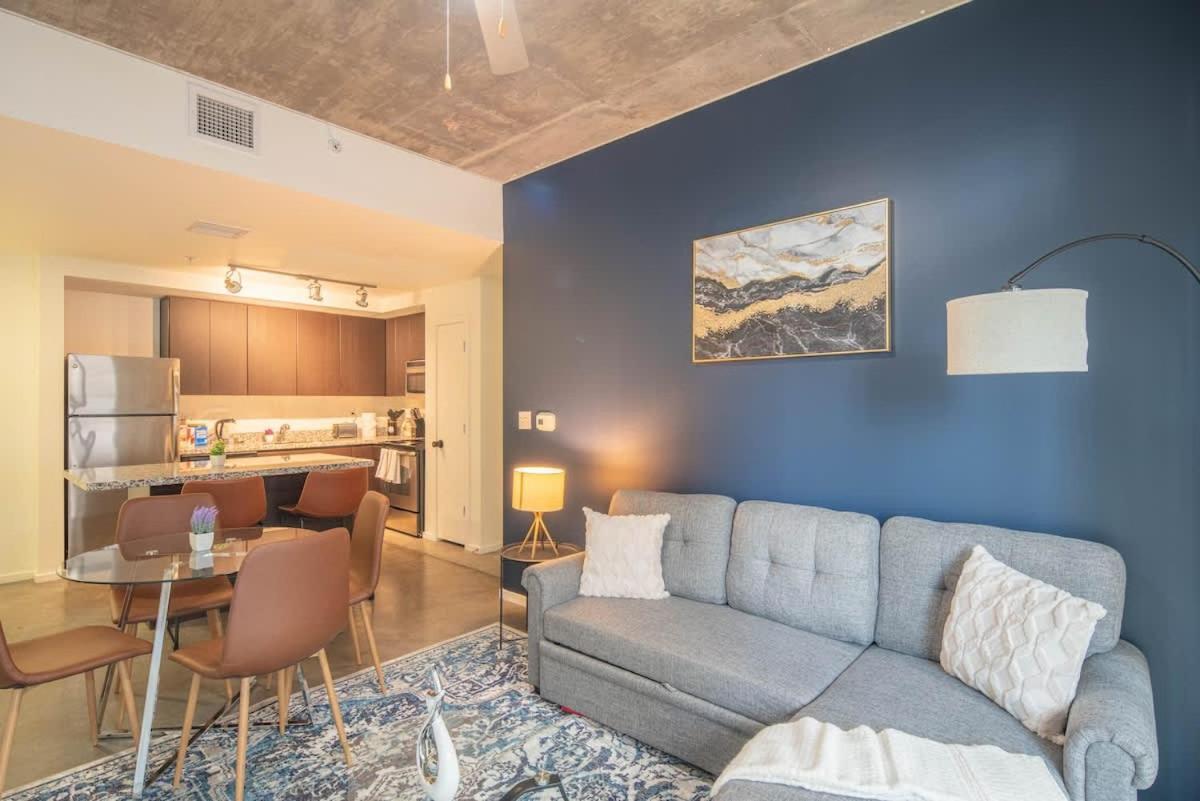 Apartment Relaxing 2bd - Downtown - Gym, Pool, Parking Phoenix
