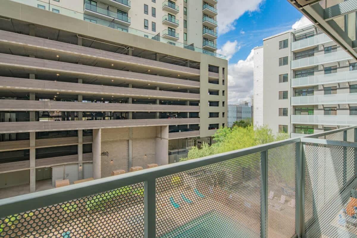 Relaxing 2bd - Downtown - Gym, Pool, Parking Phoenix